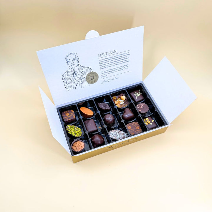 Assortiment maitre chocolatier de chocolats noirs